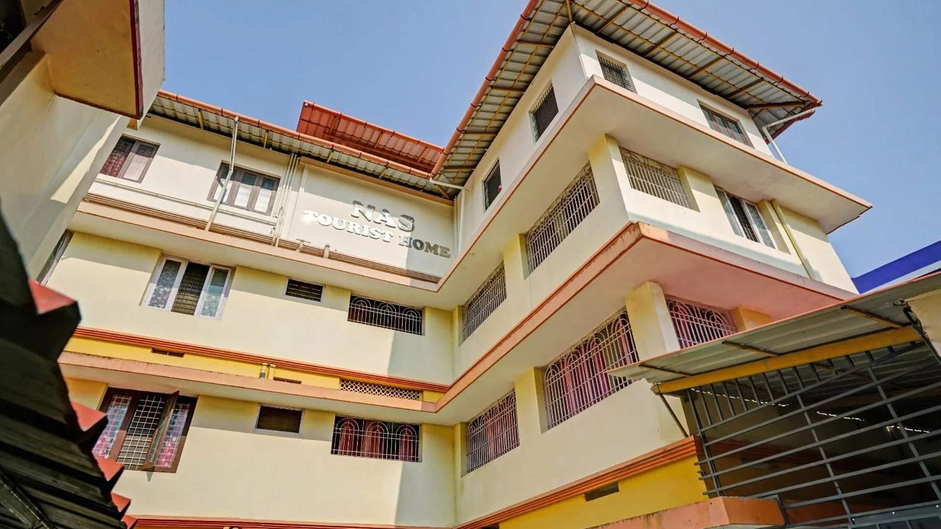Oyo Nas Tourist Home Kochi 3*,  India