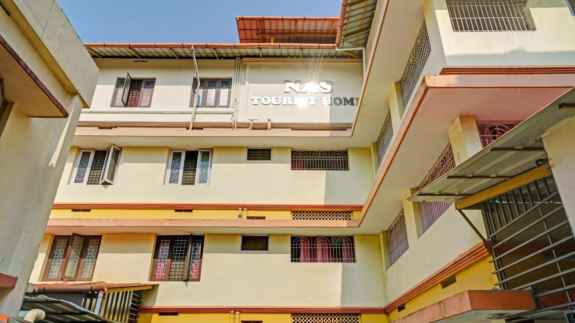 Hotel Oyo Nas Tourist Home Kochi