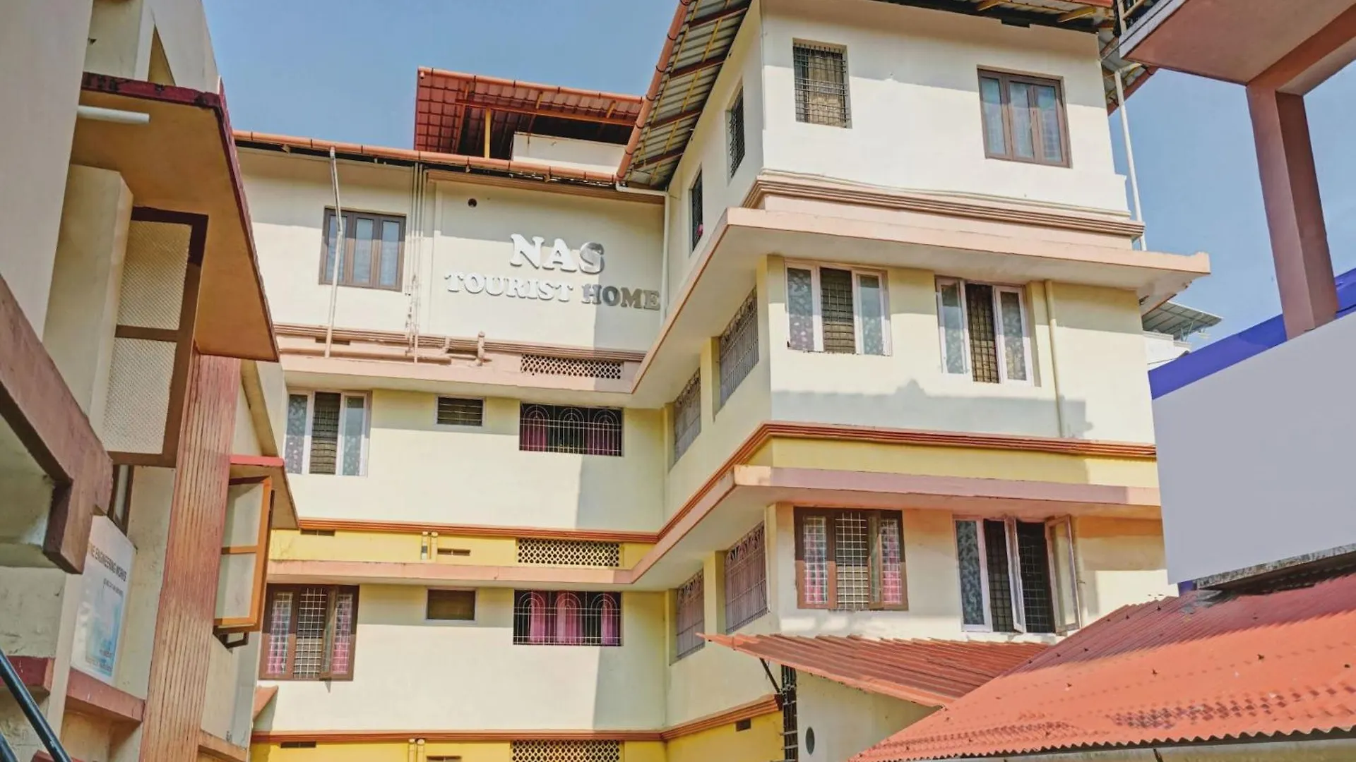 호텔 Oyo Nas Tourist Home Kochi