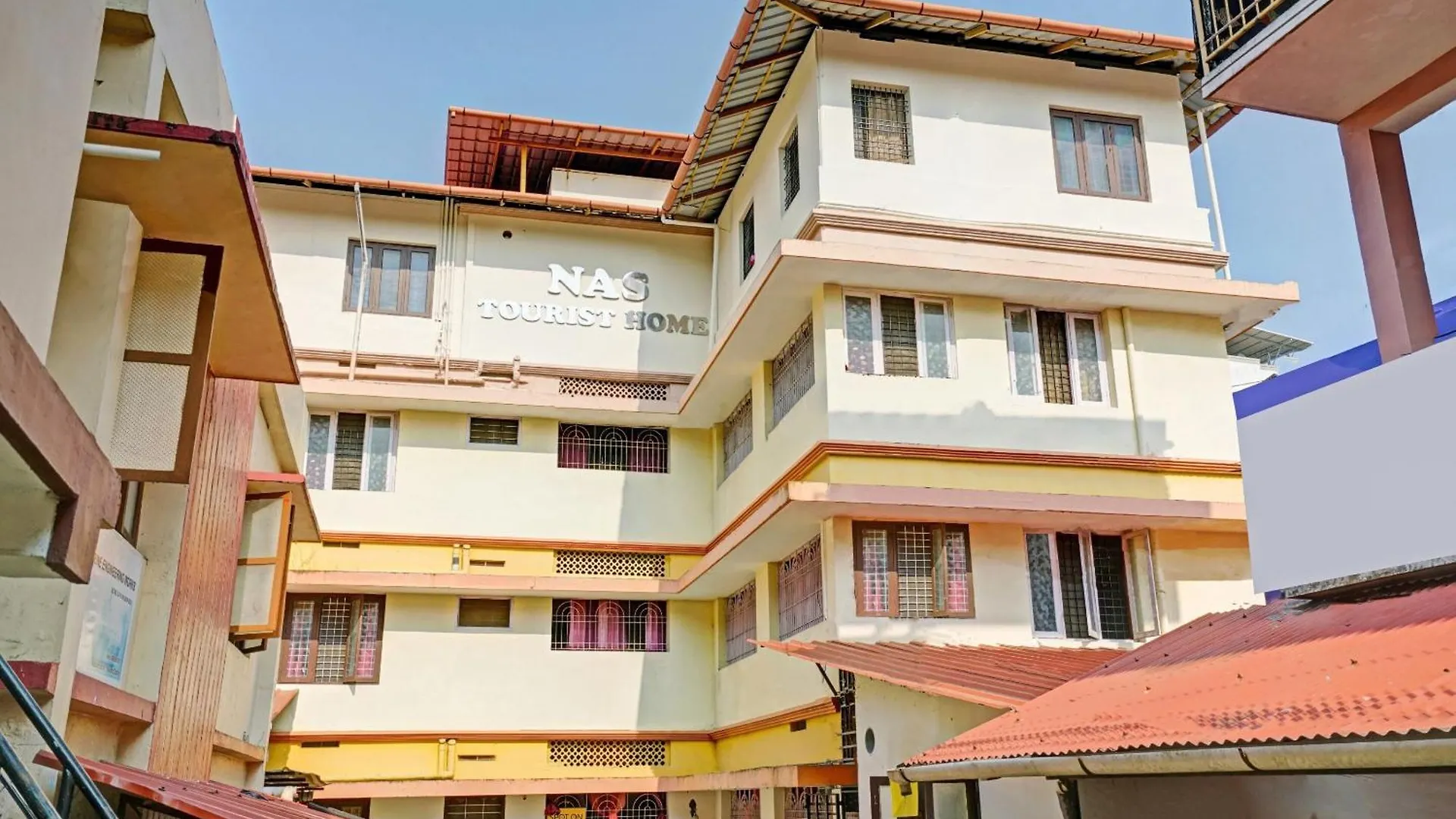 Oyo Nas Tourist Home Kochi 호텔