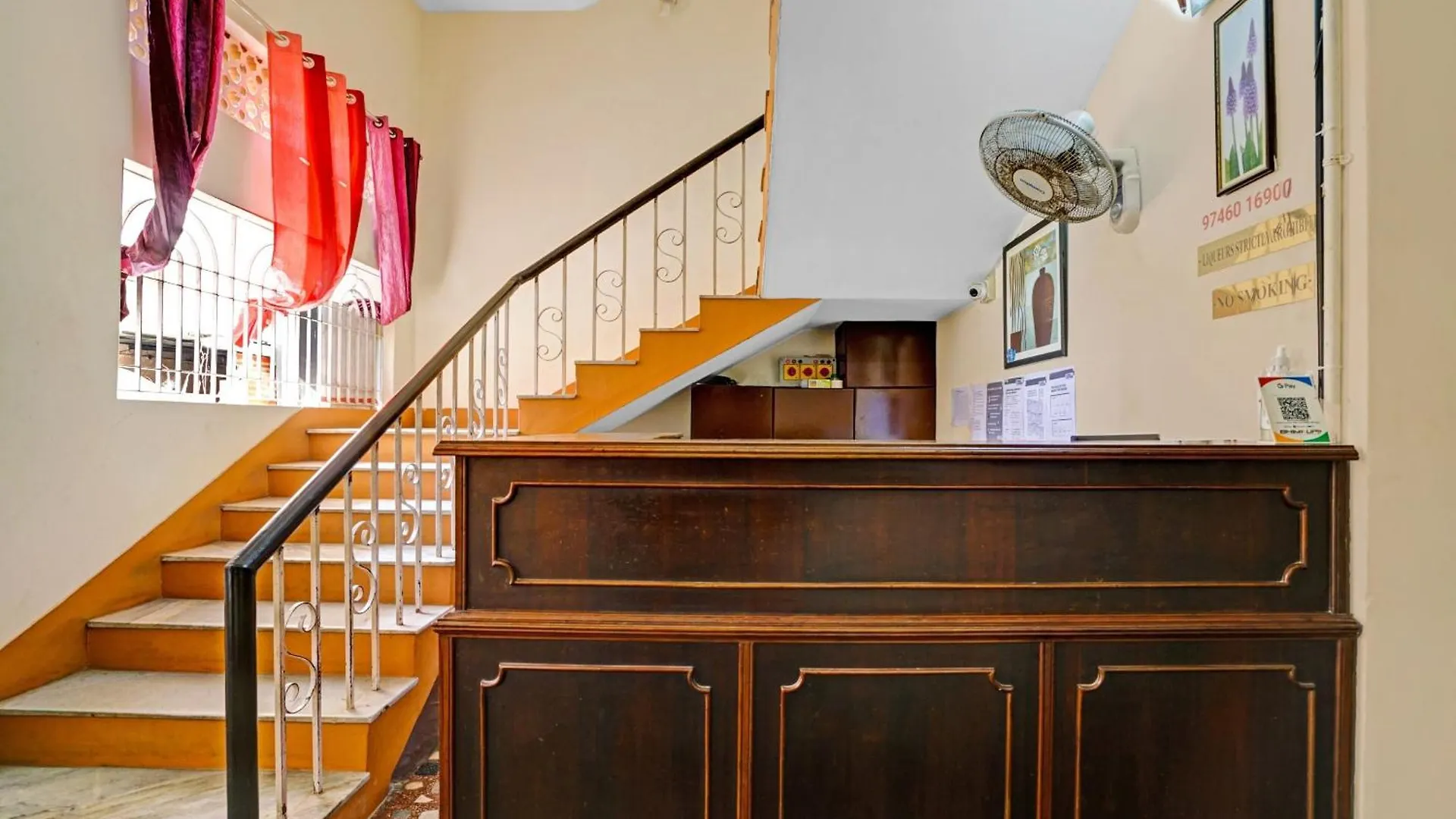 호텔 Oyo Nas Tourist Home Kochi